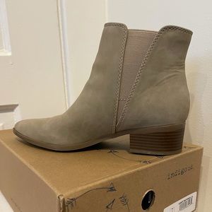 Classic Women’s Chelsea Boots